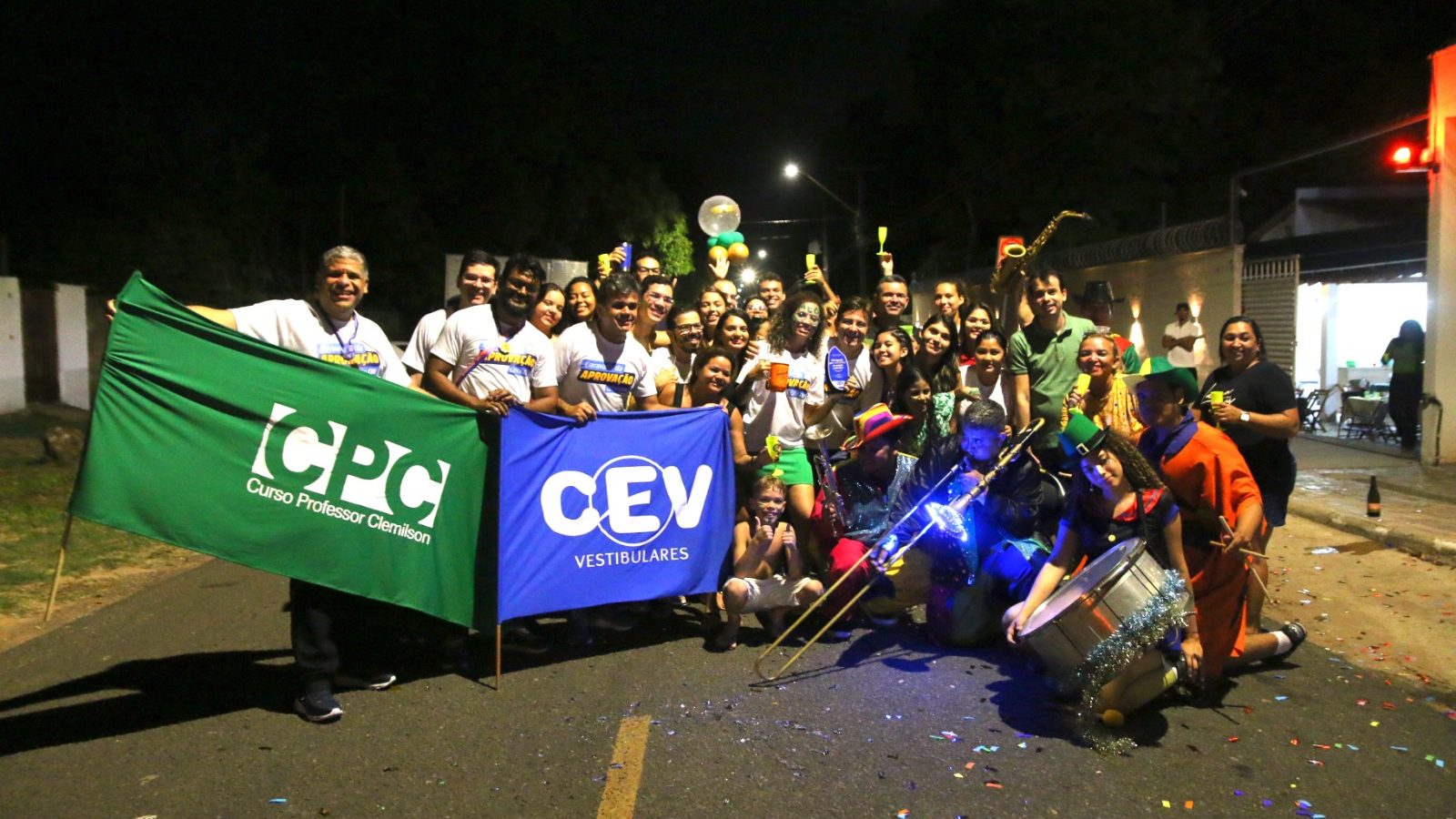 Caravana da Aprovação: estudantes CEV comemoram após divulgação dos resultados do Sisu