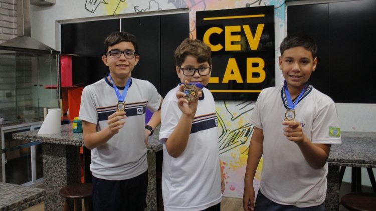 Medalhistas na Olimpíada de Robótica fizeram o curso Arduino Maker do CEV