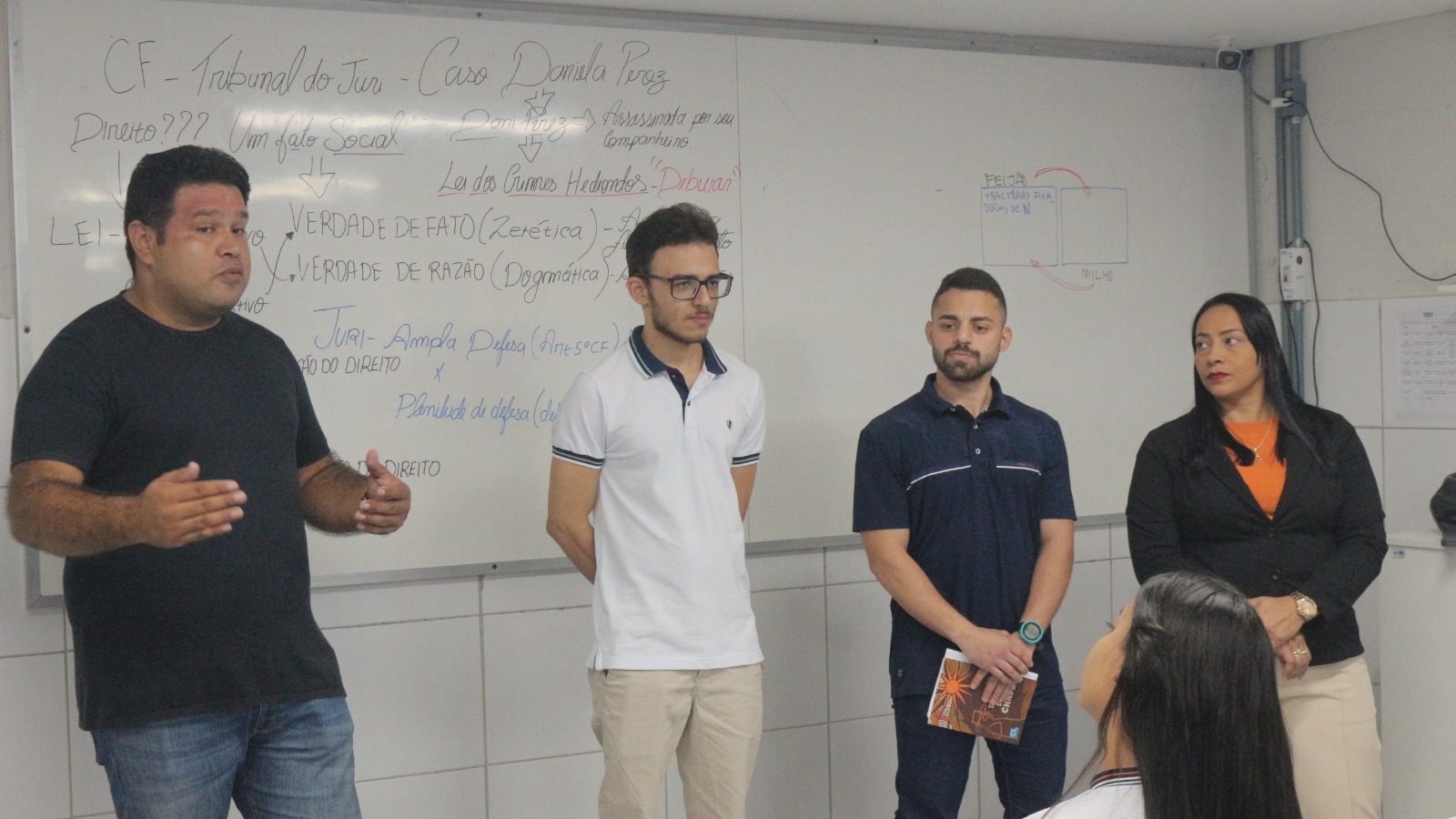 Alunos do CEV Colégio e acadêmicos de Direito do iCEV trocam ideias para o Júri Simulado