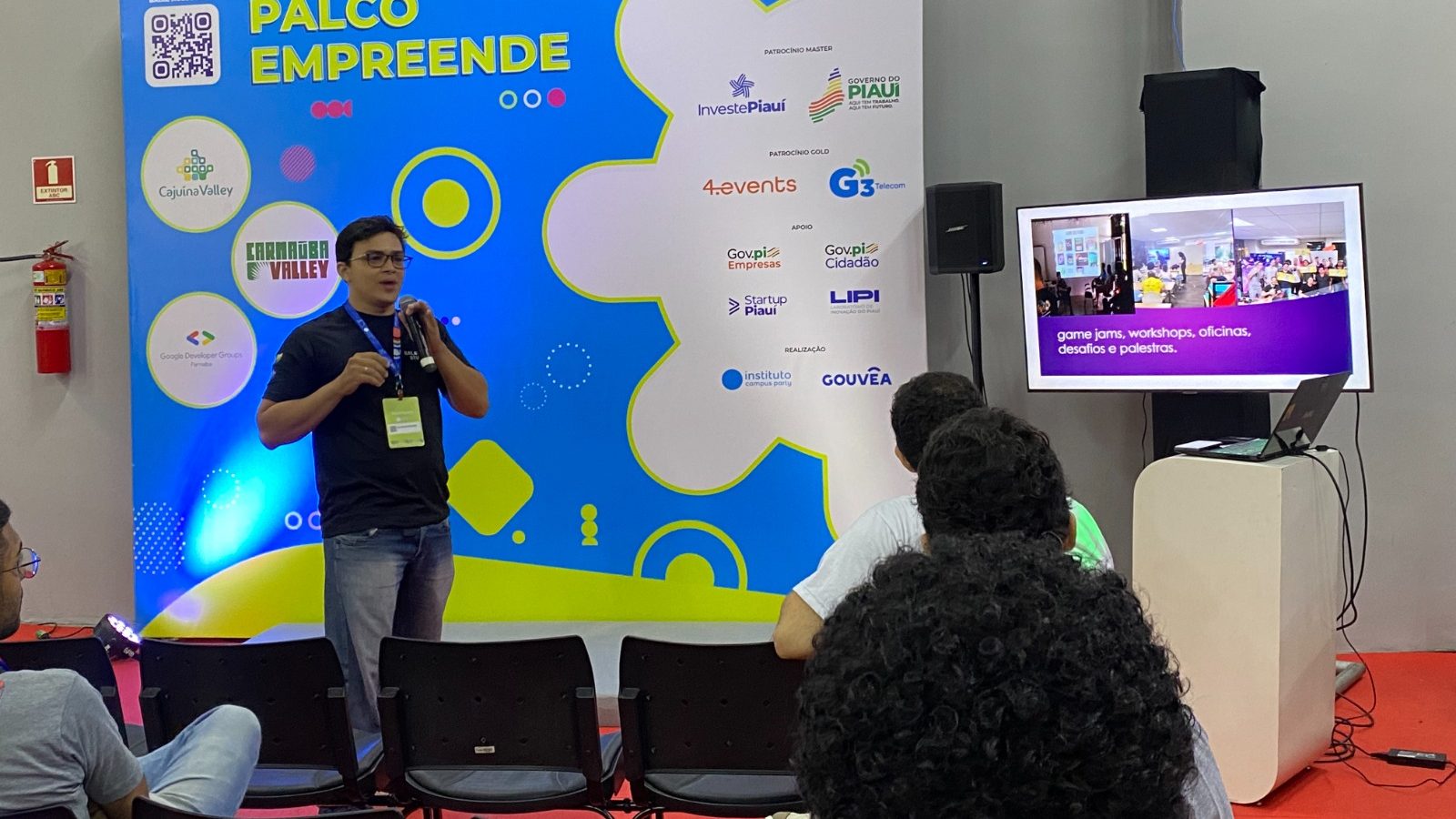 Professor de robótica do CEV Colégio palestra sobre desenvolvimento de jogos na Campus Party Weekend Piauí