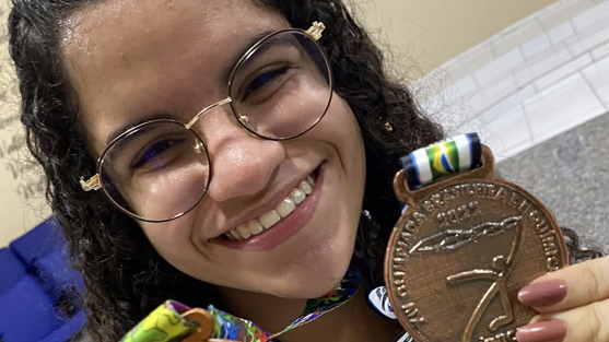 Estudantes CEV são homenageados em solenidade de entrega de medalhas das Olimpíadas de Química 