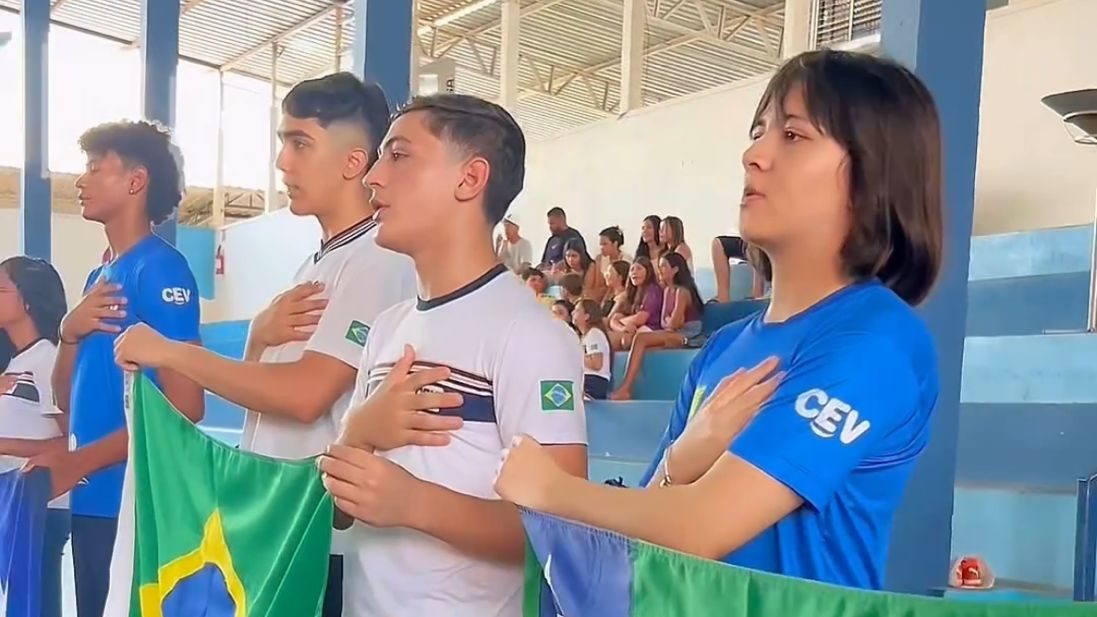 Abertura da 13ª Olimpíada Esportiva do CEV Colégio contou com o incentivo de campeões 