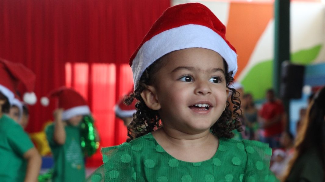 Cantata de Natal do CEV Colégio tem apresentações emocionantes dos alunos com o verdadeiro espírito natalino 