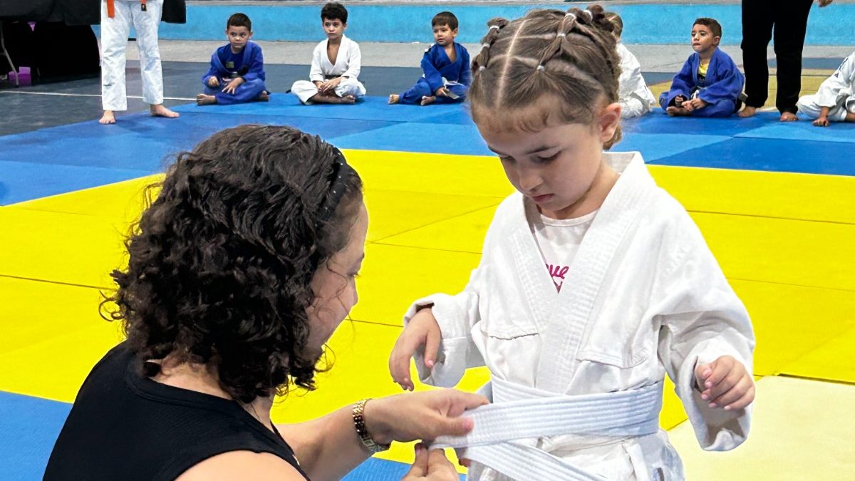 Troca de faixa dos alunos do judô destaca compromisso com o esporte