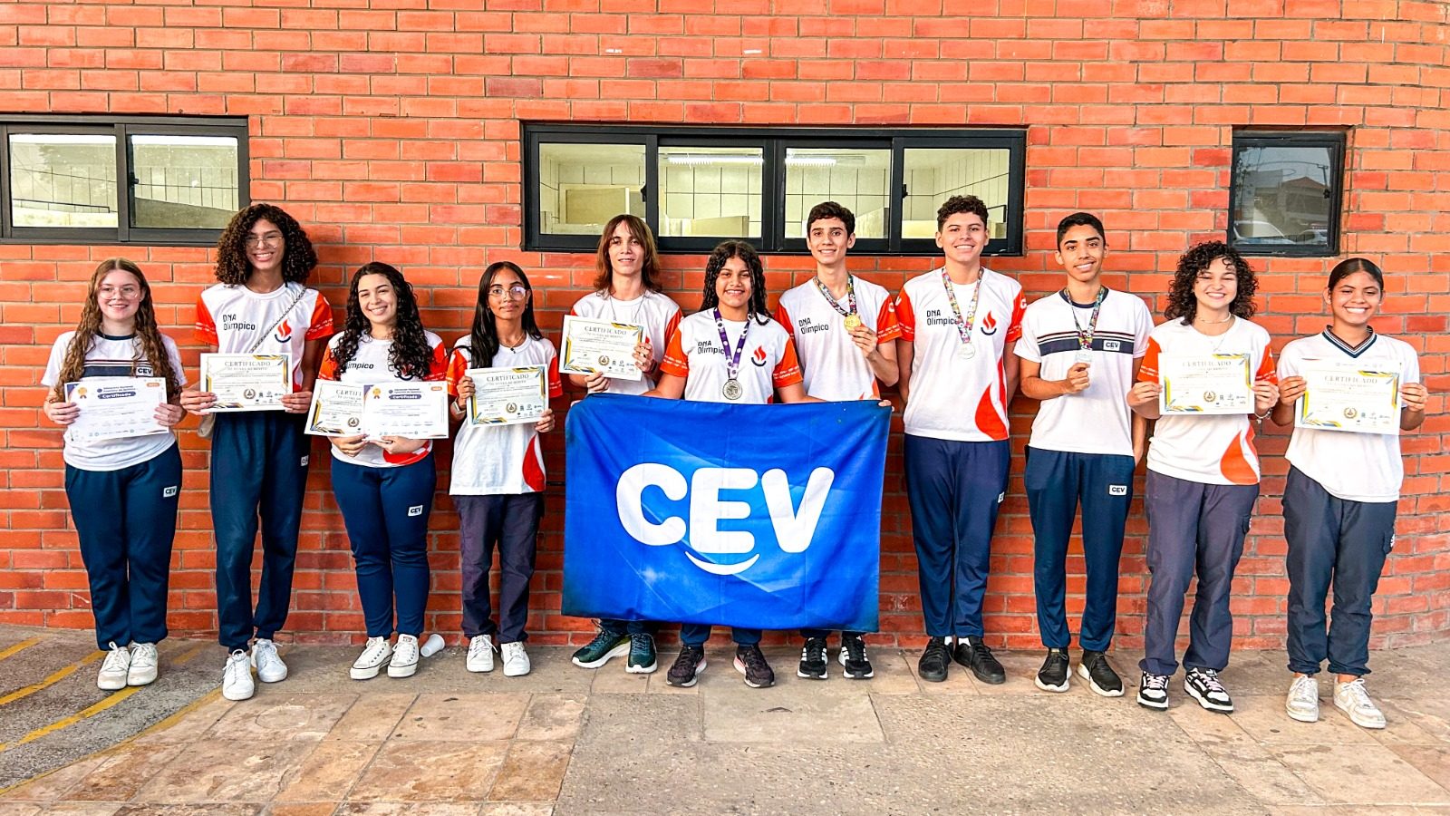 Alunos CEV recebem medalhas da Olimpíada Piauiense de Química
