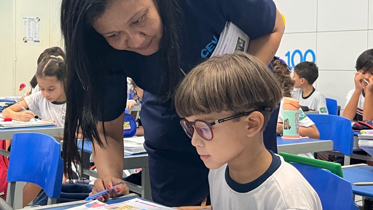 Como escola e família trabalham juntas na adaptação escolar dos alunos?