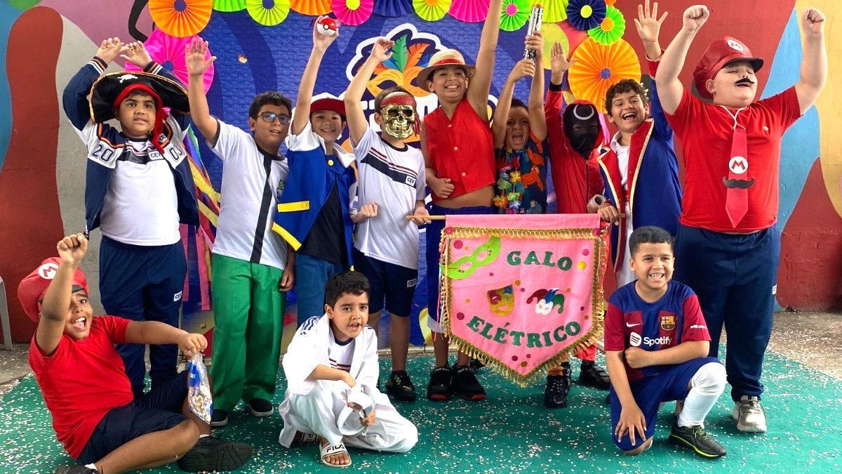 Alunos participam de programação animada no CarnaCEV 