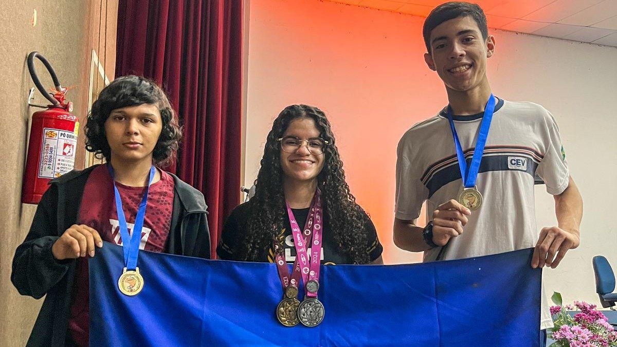 Estudantes CEV são destaques em cerimônias de premiação da Olimpíada de Física e do Torneio  TMF 