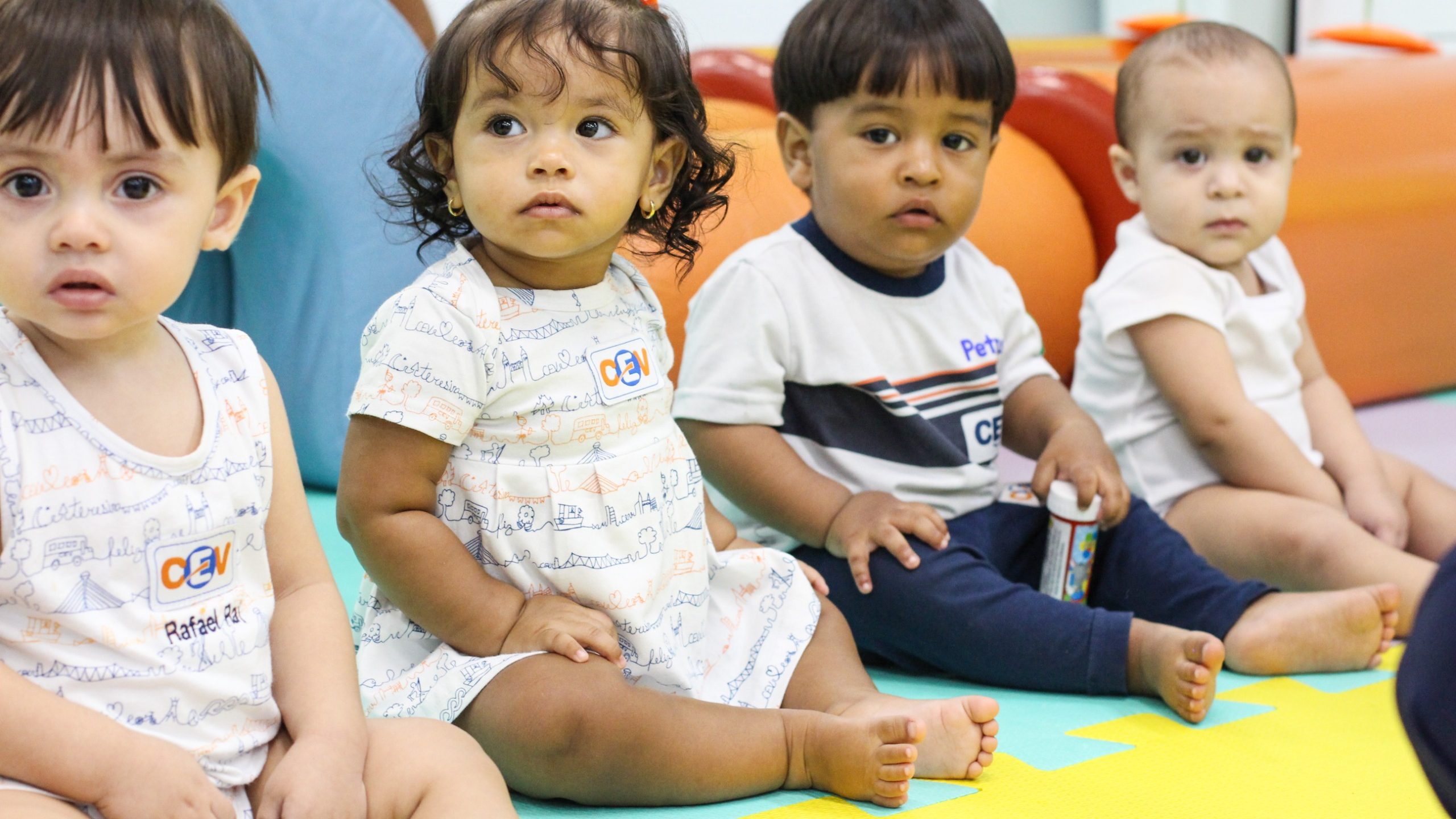 Desapego com carinho: para que chupeta, fralda e mamadeira fiquem para trás, escola e família devem estar lado a lado