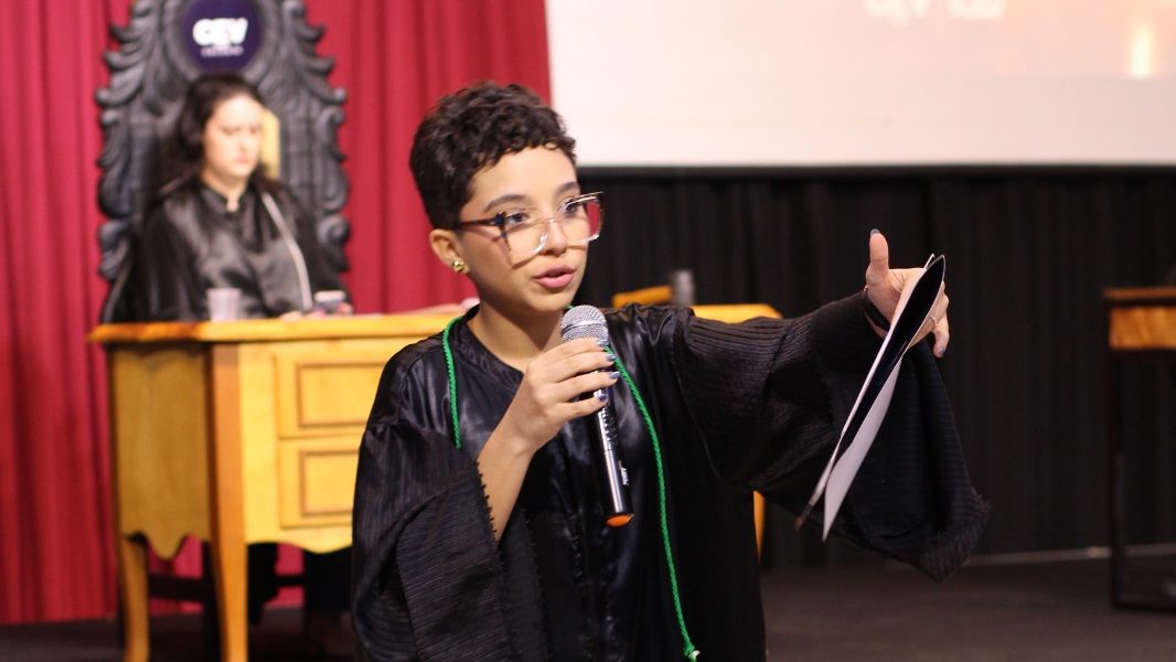 Júri Simulado com alunos do CEV Colégio é aprendizado na prática com casos de relevância social 
