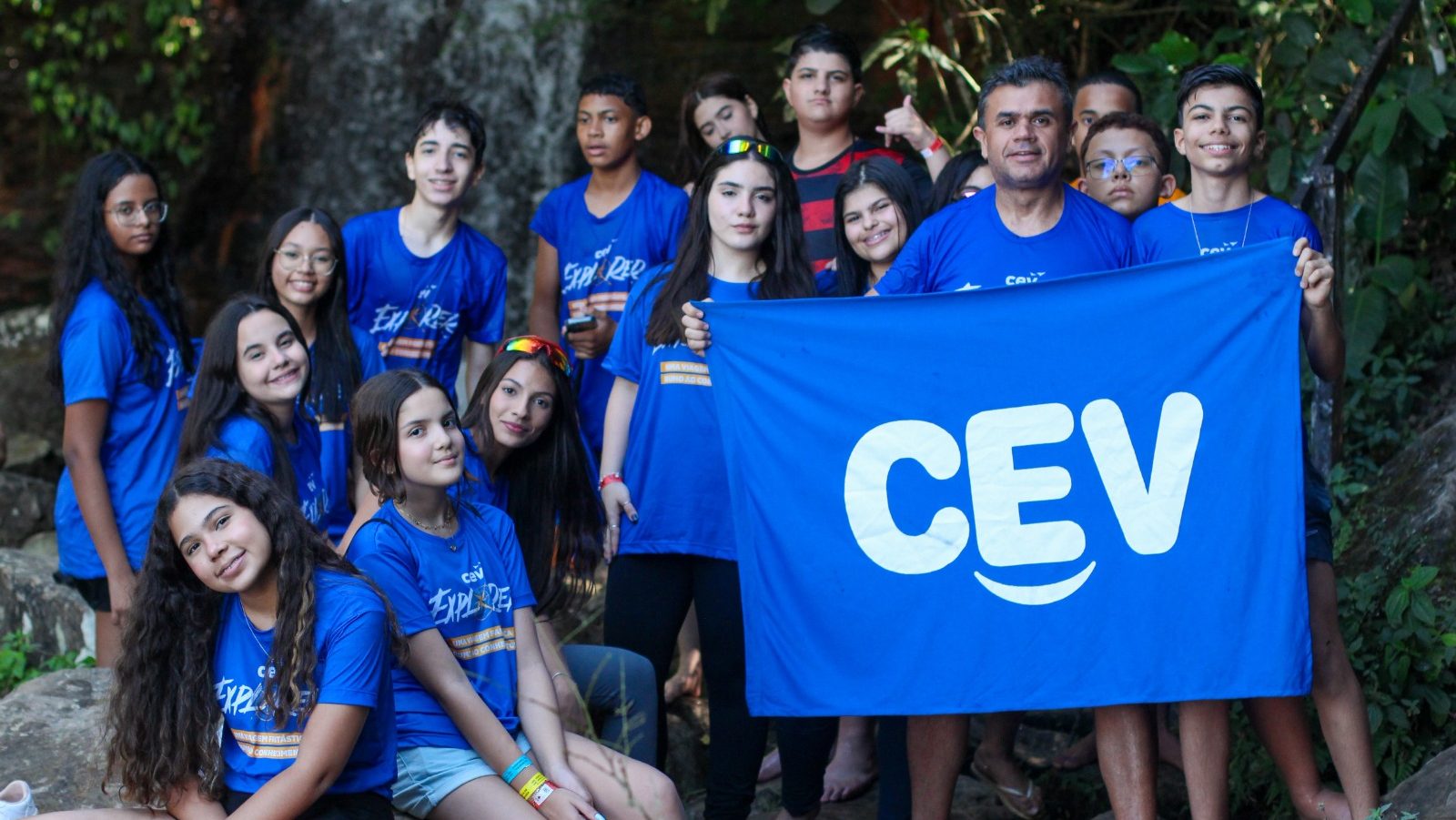 CEV Explorer leva alunos para conhecer as belezas da serra no Ceará