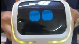 Crianças aprendem Robótica e Programação com robô em sala de aula no CEV Colégio
