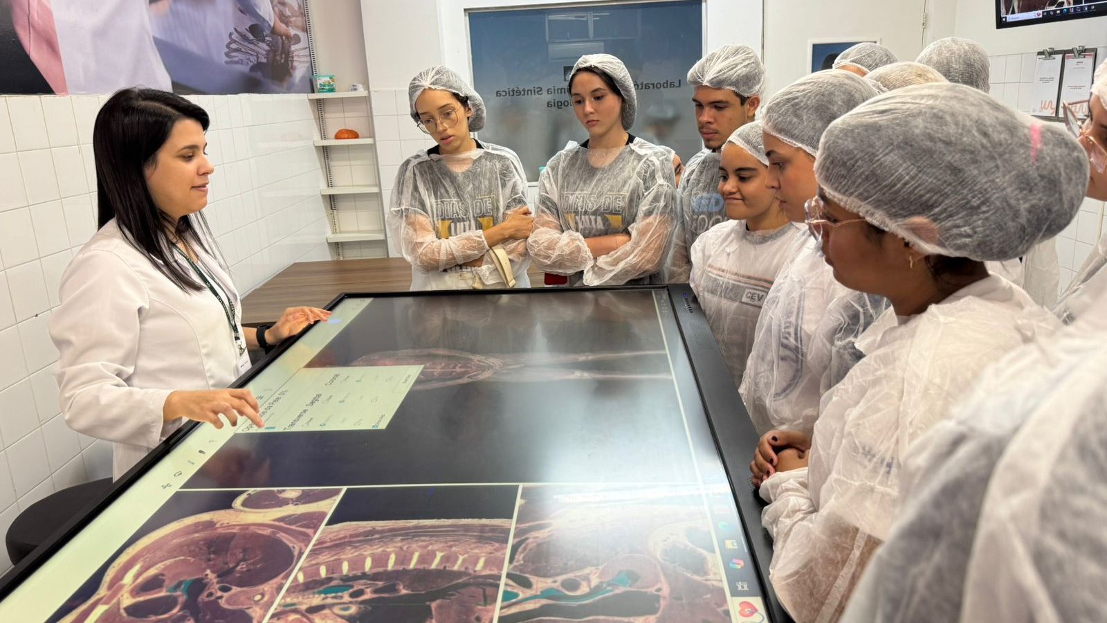 Alunos do 3º ano e Pré conhecem estrutura de uma faculdade de Medicina e sonho cresce!