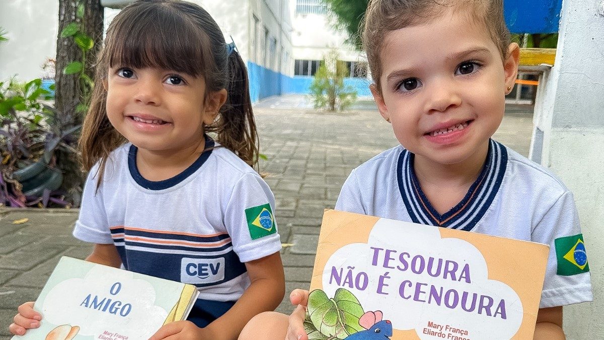 Laços que se tecem nas páginas: saiba como a leitura em família fortalece os vínculos! 