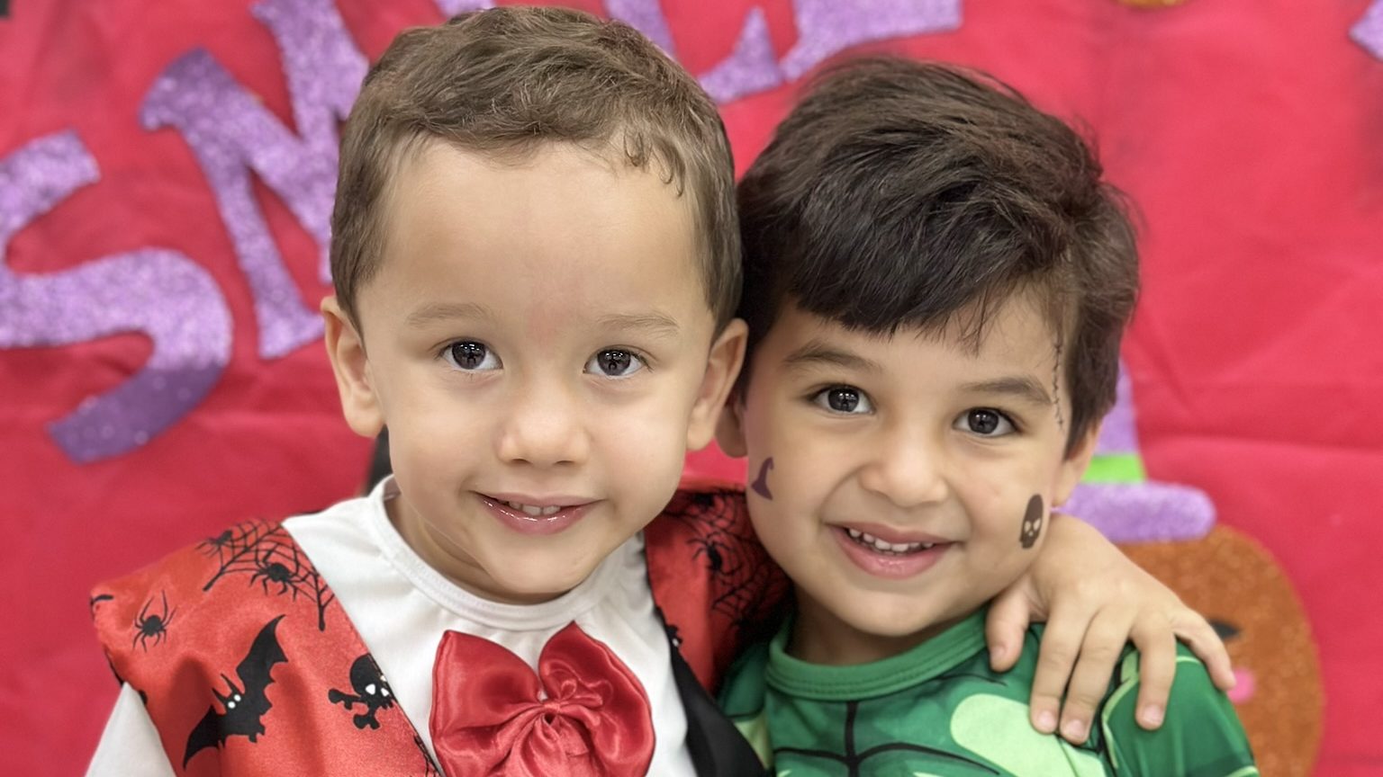 Criatividade no ar: alunos se divertem com fantasias e brincadeiras