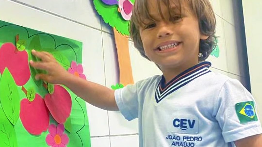 Ensino para a vida: conheça a história de Carol e Henrique, pais do João e do Rafael, alunos do CEV Baby