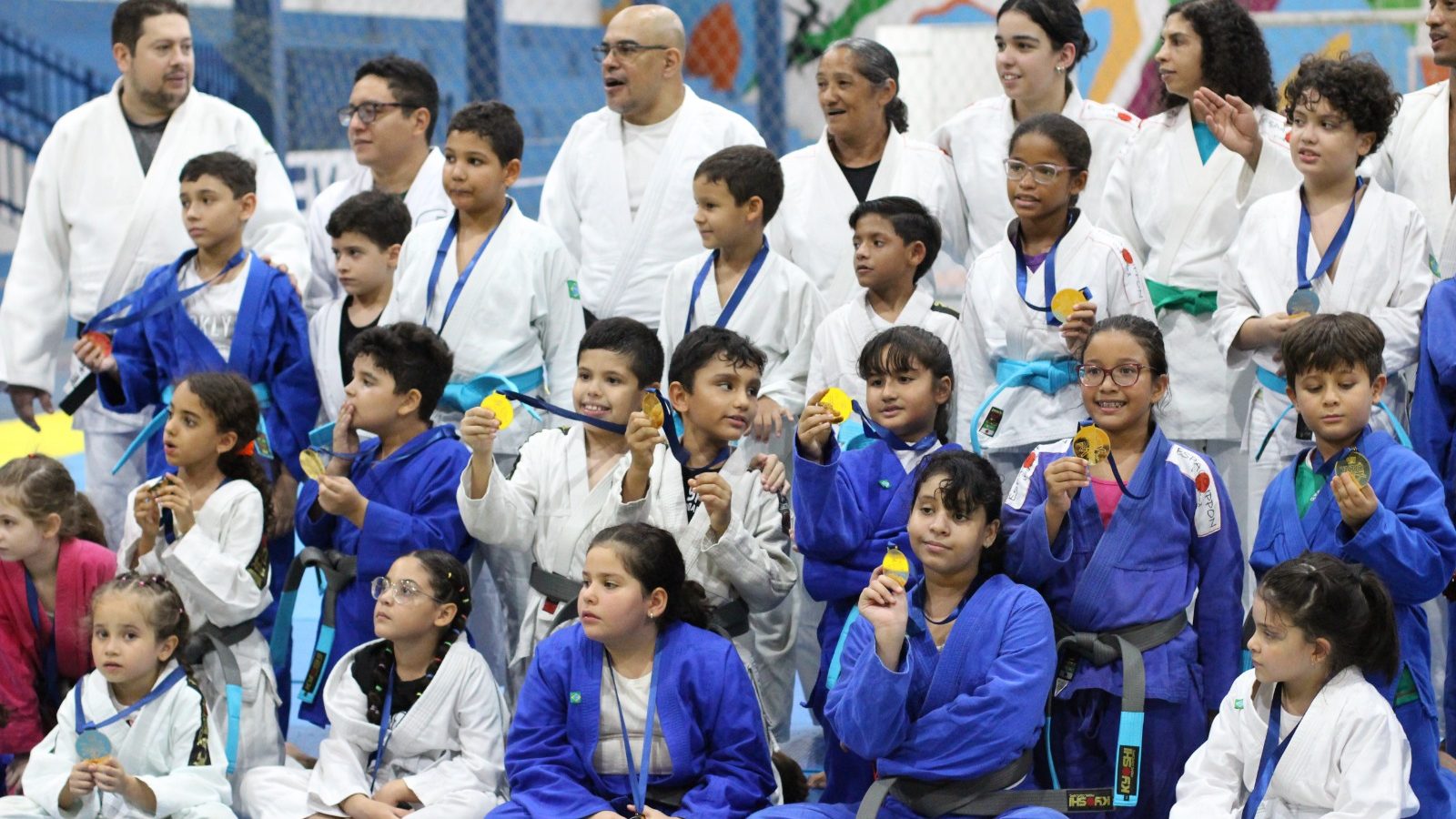 Judocas do CEV Colégio participam de solenidade para troca de faixas