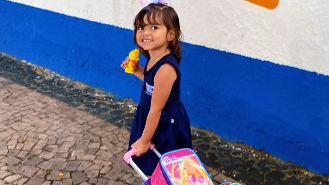 Acolhimento que faz a diferença: conheça a história de André, pai da Manuela e do Lucas, alunos do CEV