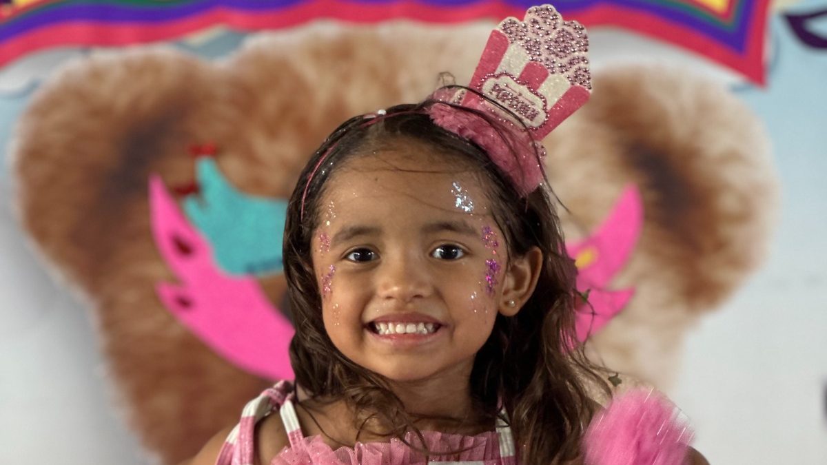 Alunos se divertem ao som das marchinhas no CarnaCEV 2026 