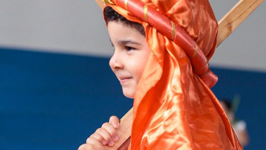 Caça aos ovos, celebração religiosa e Paixão de Cristo: veja como foi a Páscoa no CEV