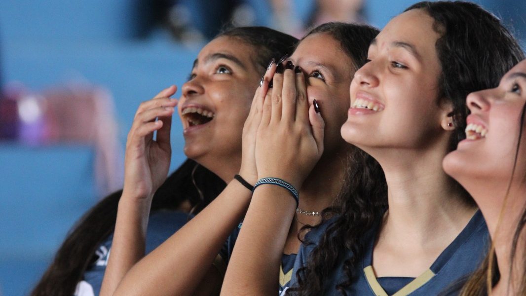 Times de vôlei do CEV ganham surpresa na quadra antes do embarque para os jogos nacionais