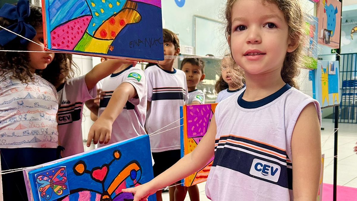 Exposição celebra criatividade dos pequenos artistas do CEV Baby 