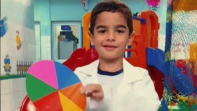 Crianças aprendem a fazer ciência explorando reações químicas com diversão