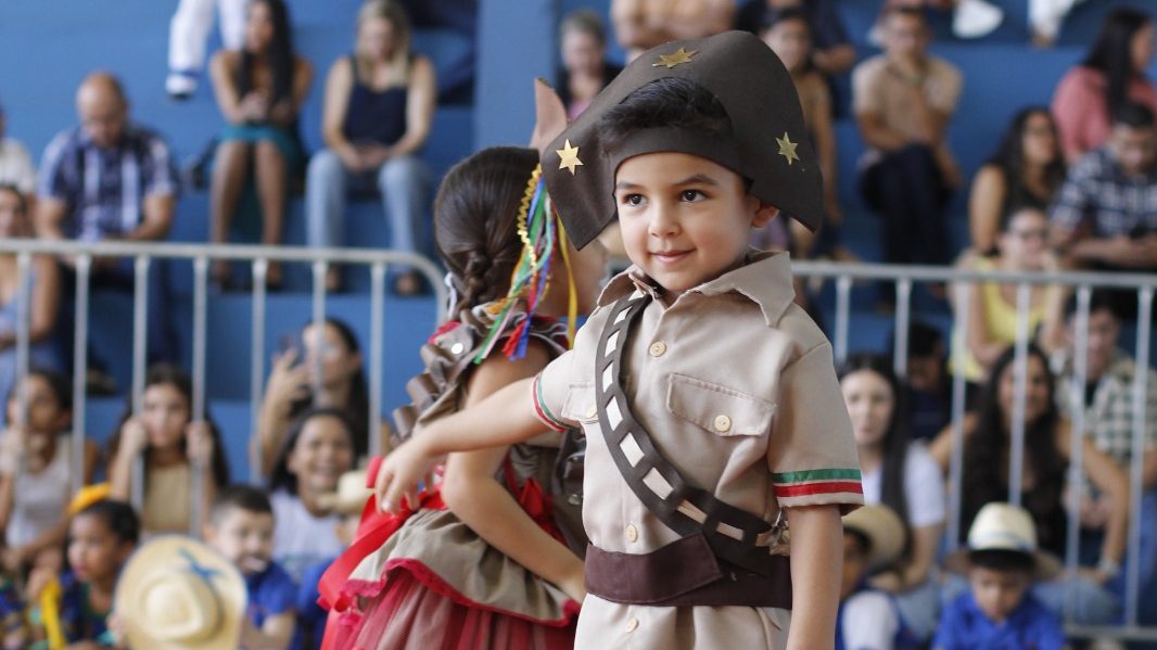 São João do CEV promove encontro cultural com apresentações dos alunos