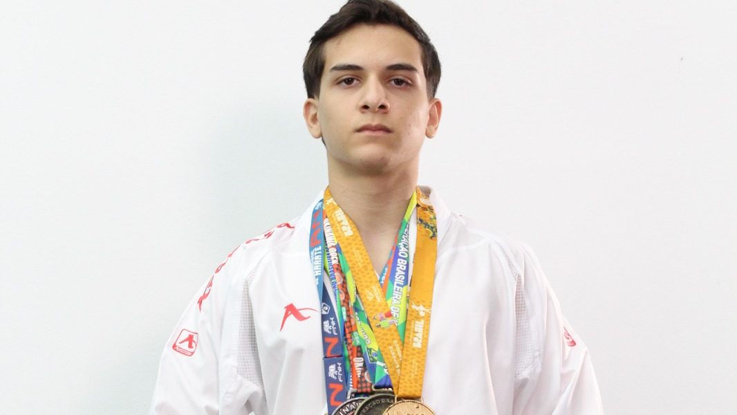 Aluno do CEV conta como apoio da equipe escolar contribuiu para conquista de vaga na Seleção Brasileira de Karatê 