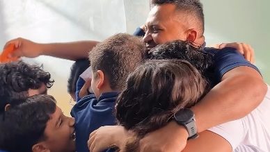 Alunos expressam gratidão com cartinhas emocionantes para colaboradores